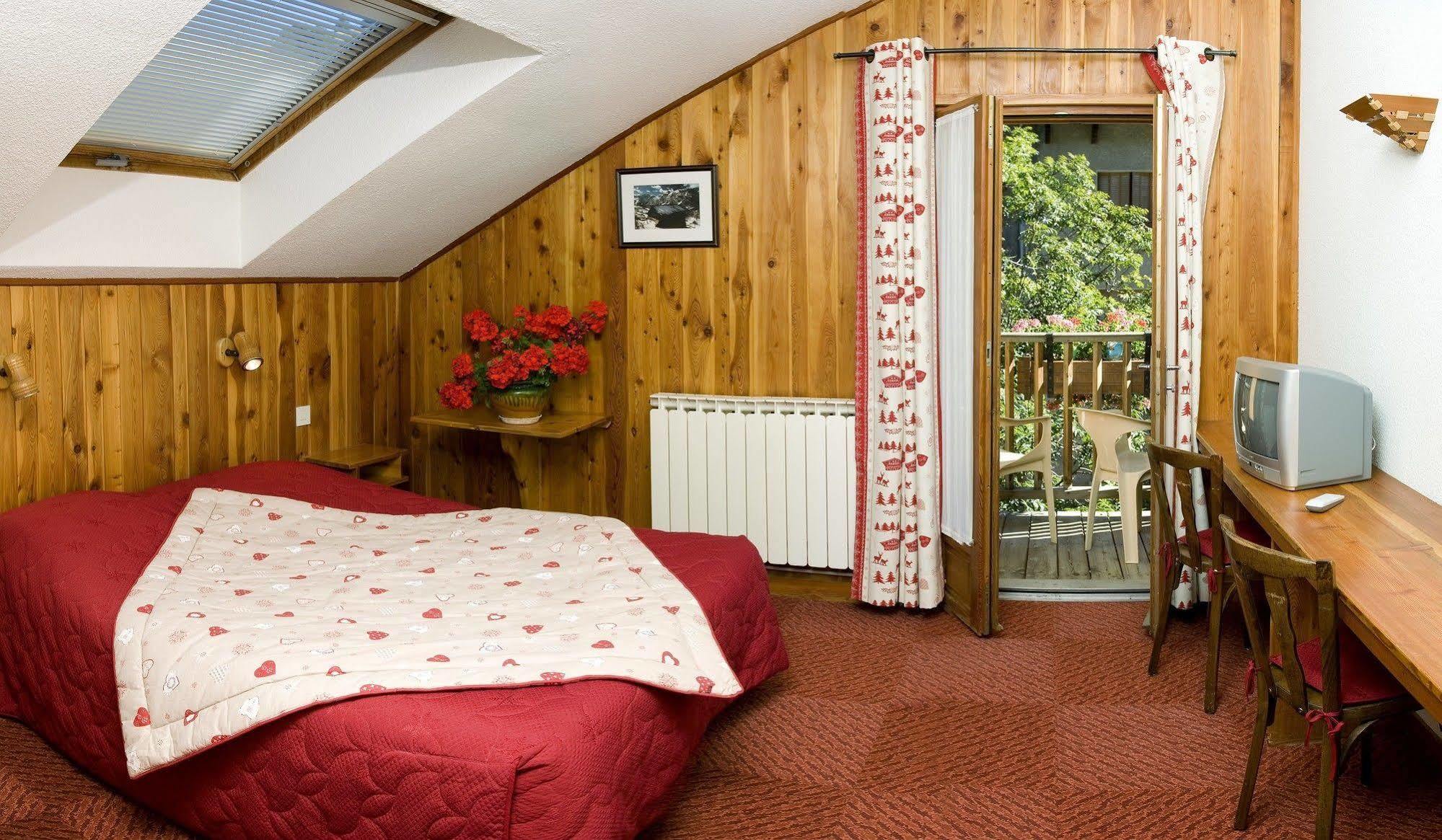 Hotel Le Chamois Logis Molines-en-Queyras Exterior photo